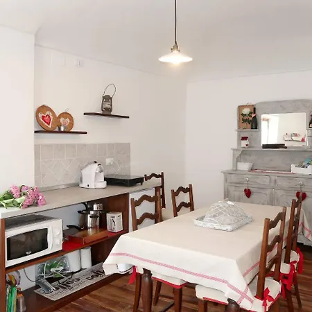 Holiday home Locazione Turistica Angelica + Orsolina *